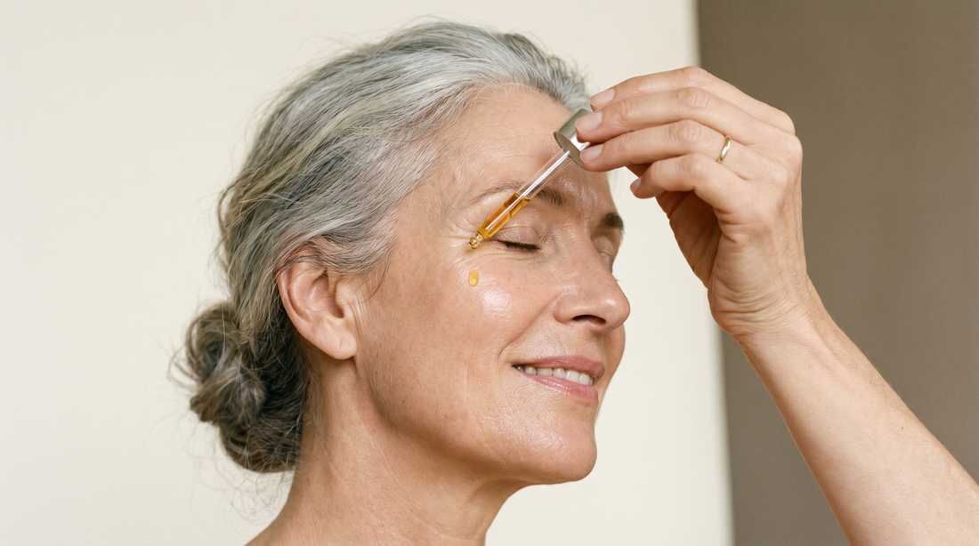 Sérum vitamine C après 50 ans : utilité, mode d'emploi et erreurs à éviter
